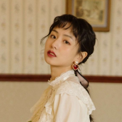 复古气质文艺女生微信头像