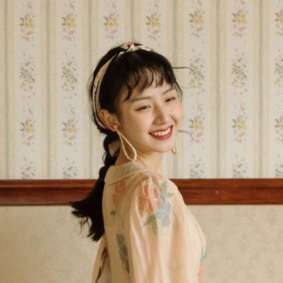 复古气质文艺女生微信头像