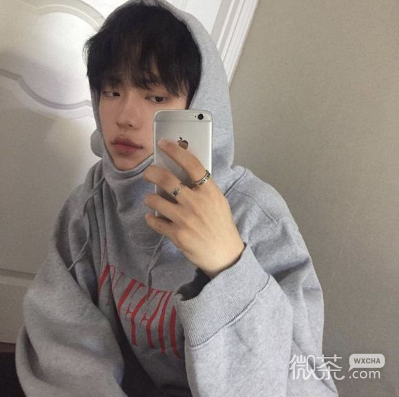 微信帅气欧美男生头像