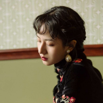 复古气质文艺女生微信头像