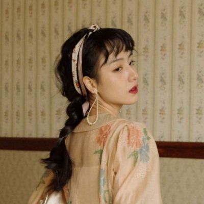 复古气质文艺女生微信头像