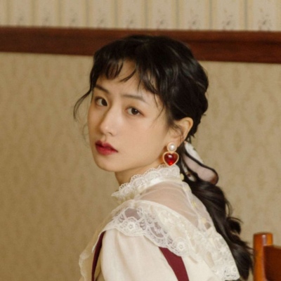 复古气质文艺女生微信头像
