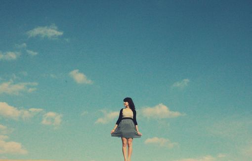 面露微笑的女生安静微信图片素材