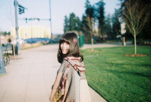 面露微笑的女生安静微信图片素材