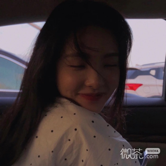 唯美阳光长发时尚女生头像
