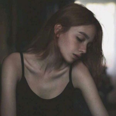 成熟微丧侧脸超拽霸气病态女生微信头像