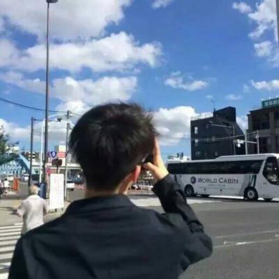 小清成熟文艺男生微信头像