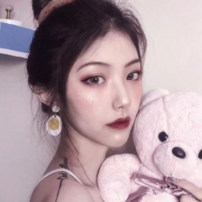 2020好看的最新最潮韩系时尚个性女生微信头像