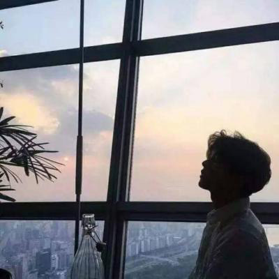 小清成熟文艺男生微信头像