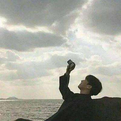 小清成熟文艺男生微信头像