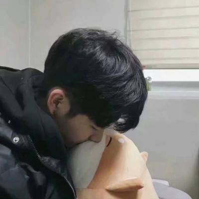 小清成熟文艺男生微信头像