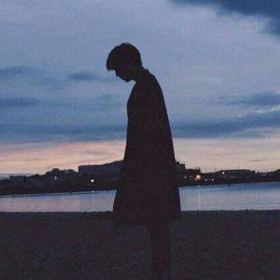 小清成熟文艺男生微信头像