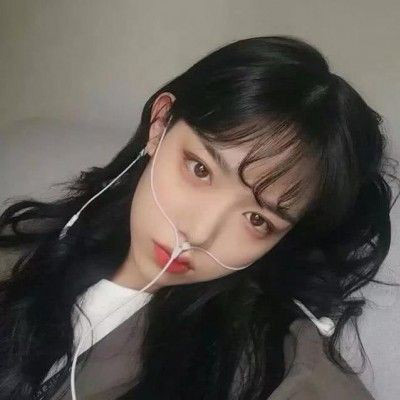 2020好看的最新最潮韩系时尚个性女生微信头像