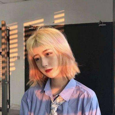 2020好看的最新最潮韩系时尚个性女生微信头像