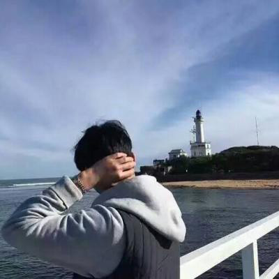 小清成熟文艺男生微信头像