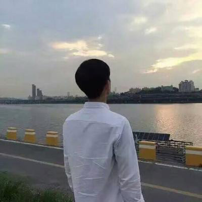 小清成熟文艺男生微信头像