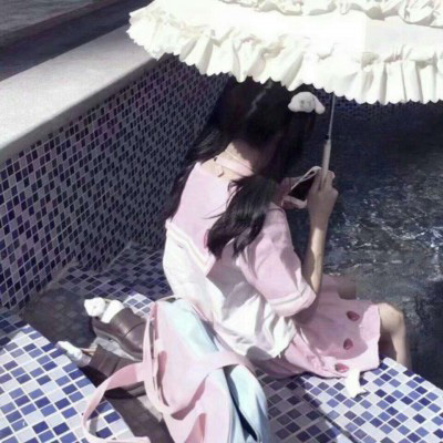 2020好看的最新最潮韩系时尚个性女生微信头像