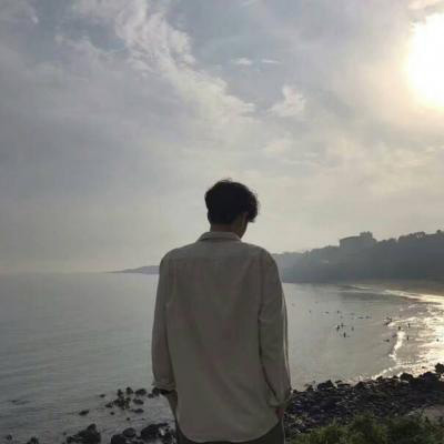 小清成熟文艺男生微信头像