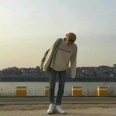 小清成熟文艺男生微信头像