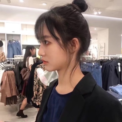 真人版御姐高冷霸气女生微信头像