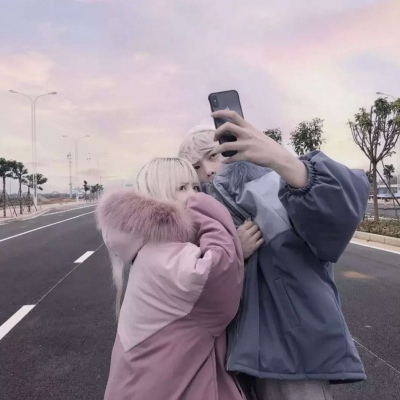 甜甜蜜蜜的可爱的搞怪的一对情侣微信头像