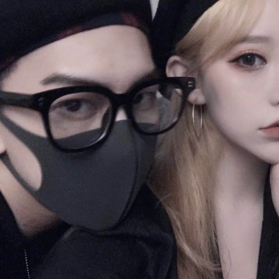 甜甜蜜蜜的可爱的搞怪的一对情侣微信头像