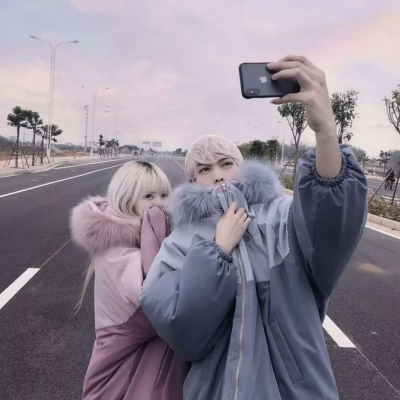 甜甜蜜蜜的可爱的搞怪的一对情侣微信头像