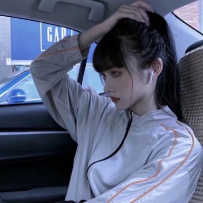 真人版御姐高冷霸气女生微信头像