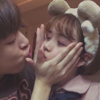 甜甜蜜蜜的可爱的搞怪的一对情侣微信头像