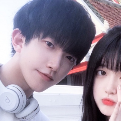 甜甜蜜蜜的可爱的搞怪的一对情侣微信头像