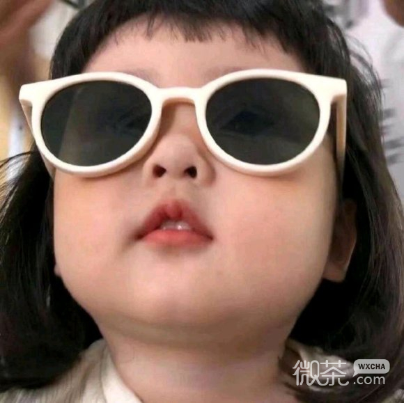 微信简洁最潮阳光女生头像
