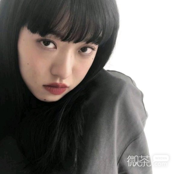 微信简洁最潮阳光女生头像