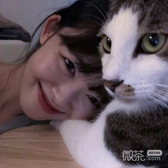 微信简洁最潮阳光女生头像