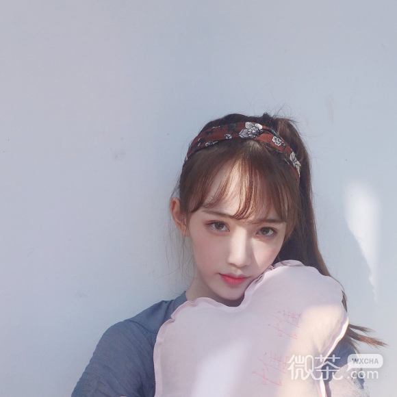 微信简洁阳光可爱女生头像