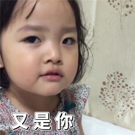 可爱的萌萌哒小女孩带字微信朋友圈背景