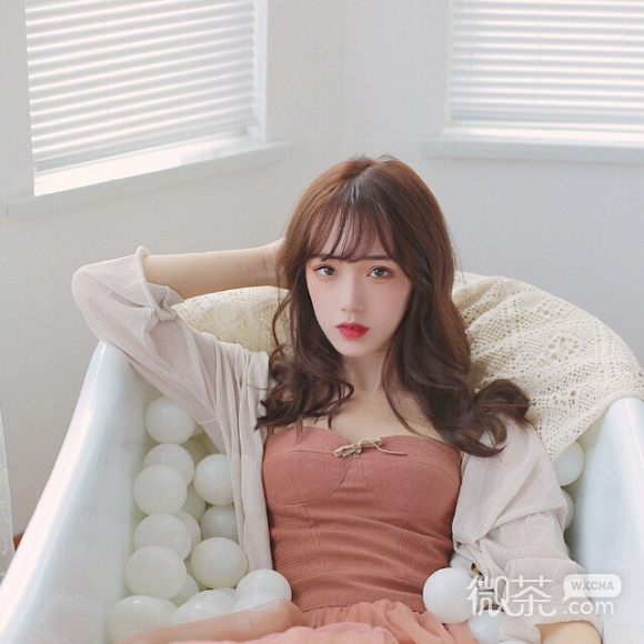 微信简洁阳光可爱女生头像
