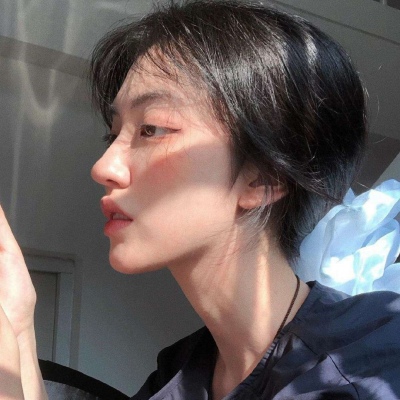 一组很有气质的个性女生微信头像