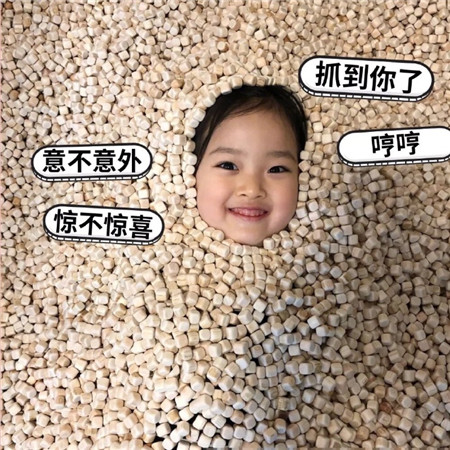 可爱的萌萌哒小女孩带字微信朋友圈背景