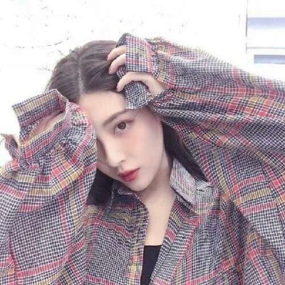 青春美好的清纯大学生女生微信头像