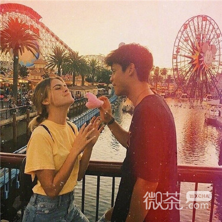 街头情侣双人很浪漫的微信图片素材