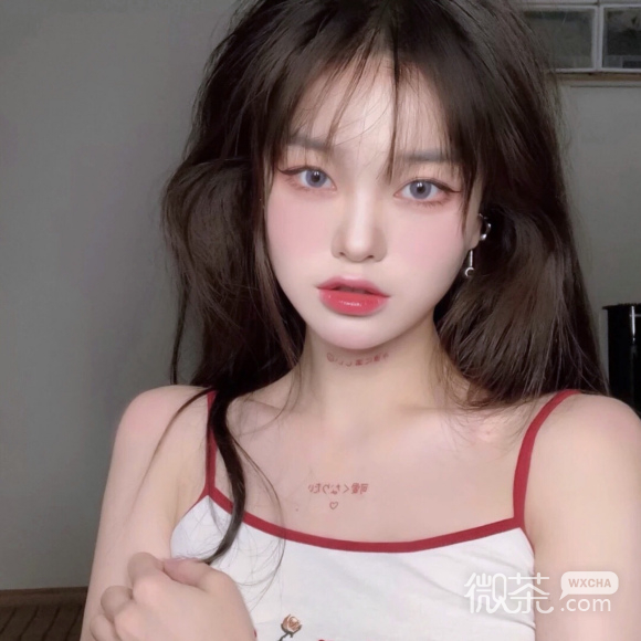 微信最潮成熟长发女生头像
