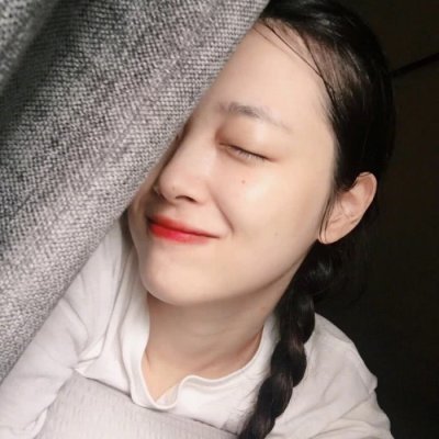 青春美好的清纯大学生女生微信头像
