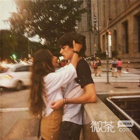 街头情侣双人很浪漫的微信图片素材