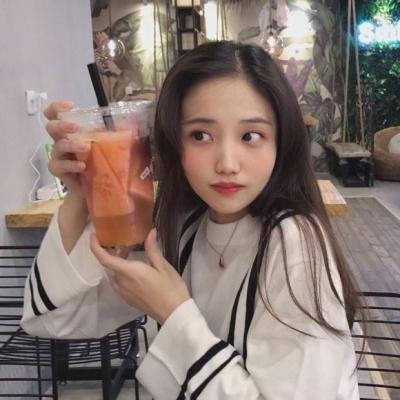 青春美好的清纯大学生女生微信头像