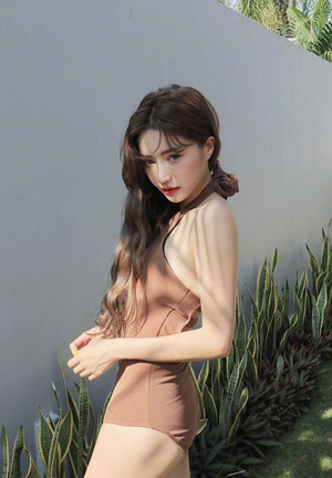 度假性感比基尼美女微信头像