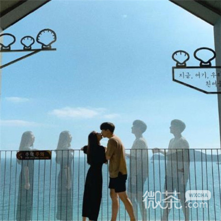 情侣牵手拥抱唯美浪漫的微信朋友圈配图