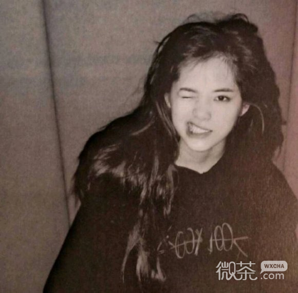 微信温馨长发阳光女生头像