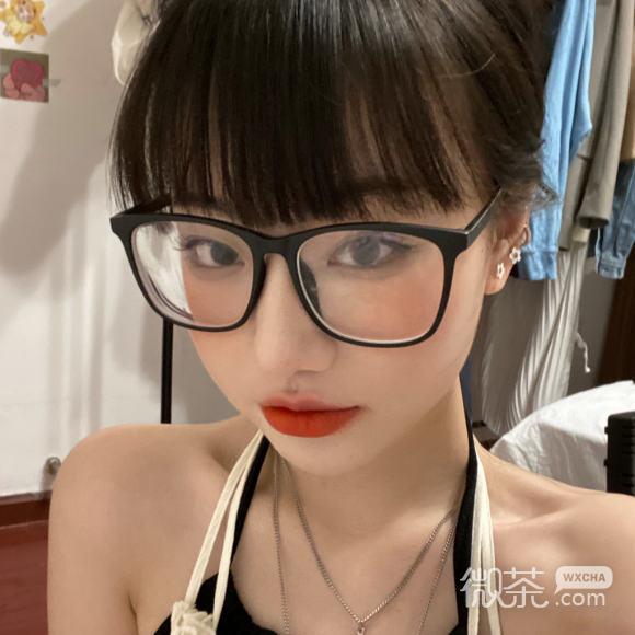 微信简洁漂亮性感女生头像