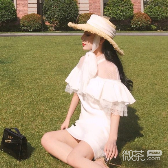 微信温馨长发阳光女生头像