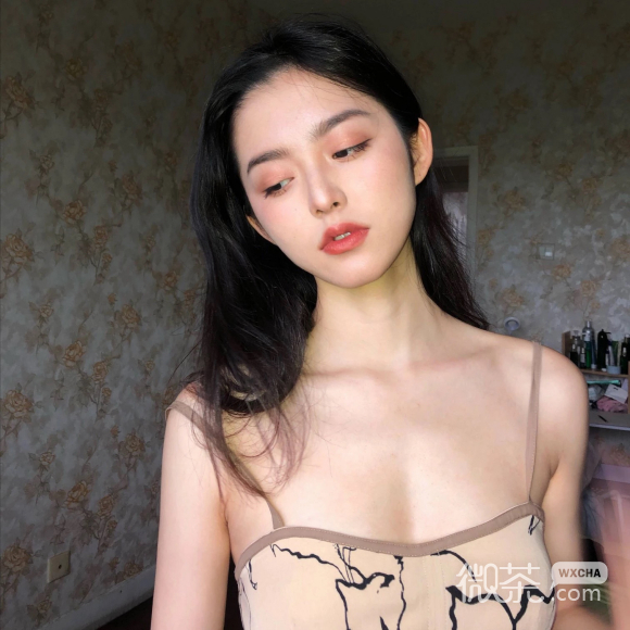 微信甜甜的时尚女生头像